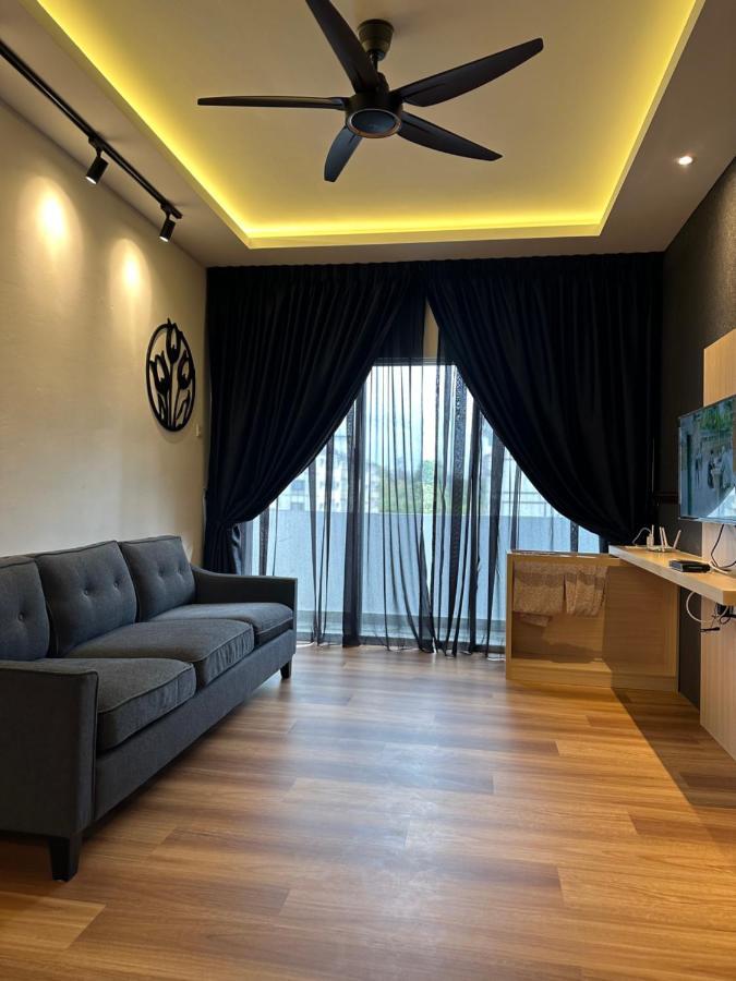 Adik Aisyah Black Forest For Muslim Apartment