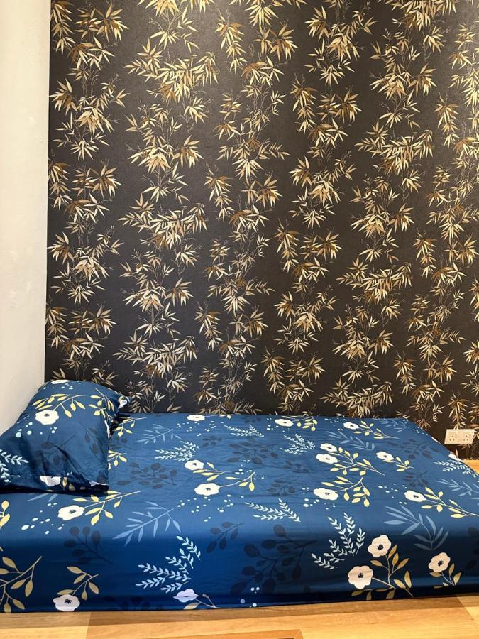 Adik Aisyah Black Forest For Muslim Apartment *