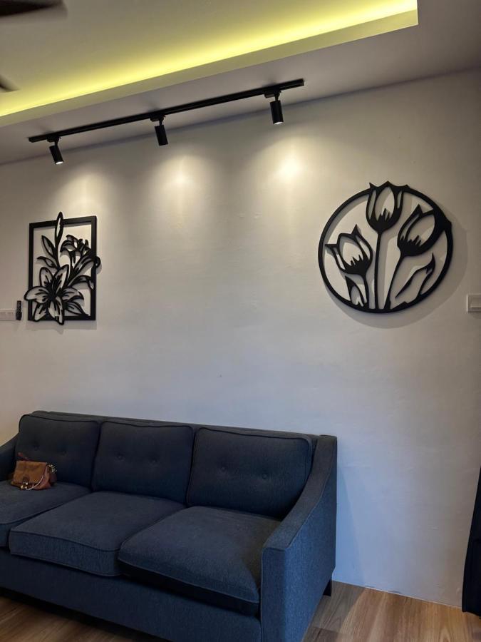 Adik Aisyah Black Forest For Muslim Apartment *