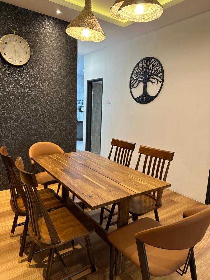 Adik Aisyah Black Forest For Muslim Apartment